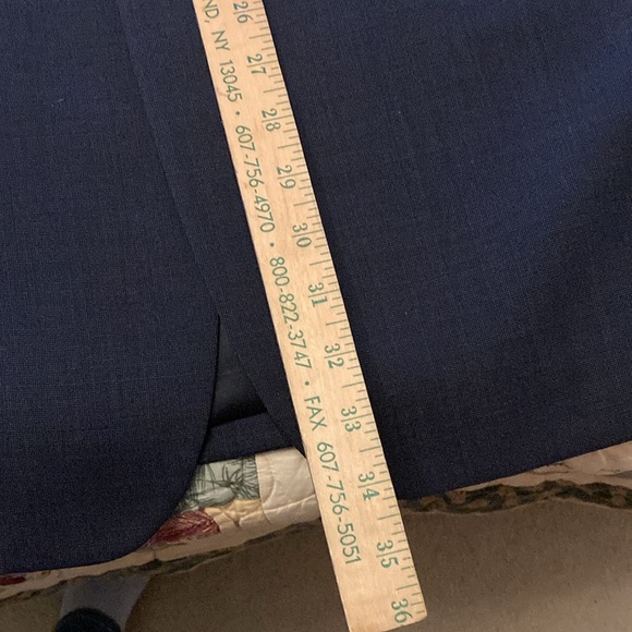 Jos. A. Banks suit jacket navy wool 43 L timeless style - Picture 5 of 12
